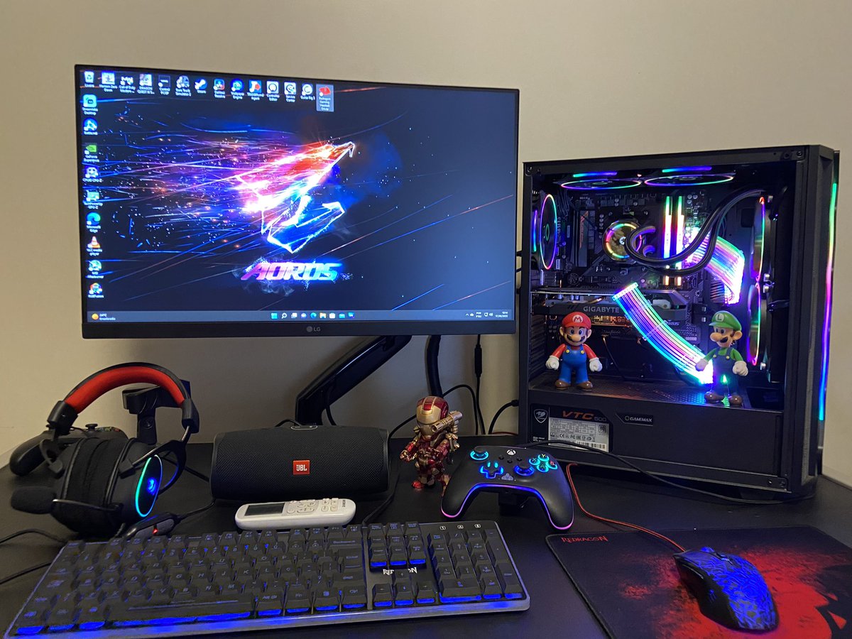 DigaoNoControle's tweet photo. #SETUPLOCKGAMER
Ryzen 5 5600G
Placa mãe B450 Aorus M
GTX 1660ti 6gb
Fonte Cougar 500 80 Plus White
Ddr4 2x8 2666 kingston
Watercooler Gamemax 240
Ssd M.2 256gb Xpg  Rgb
Ssd 480gb kingston
Hd 500gb seagate
Monitor Lg 24’ ips 144Hz full
mouse e teclado Redragon 
Fone Redragon Zeus https://t.co/7pNbCpvdMf