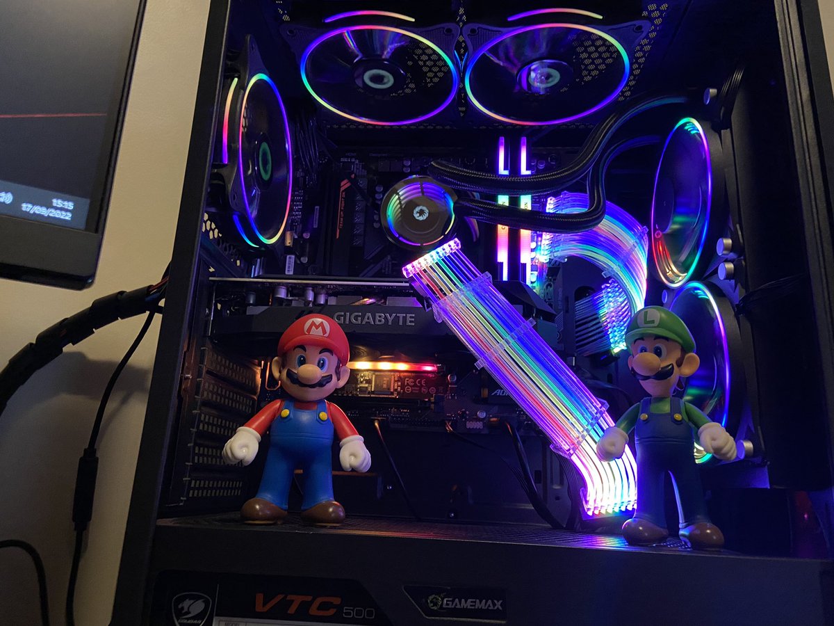 DigaoNoControle's tweet photo. #SETUPLOCKGAMER
Ryzen 5 5600G
Placa mãe B450 Aorus M
GTX 1660ti 6gb
Fonte Cougar 500 80 Plus White
Ddr4 2x8 2666 kingston
Watercooler Gamemax 240
Ssd M.2 256gb Xpg  Rgb
Ssd 480gb kingston
Hd 500gb seagate
Monitor Lg 24’ ips 144Hz full
mouse e teclado Redragon 
Fone Redragon Zeus https://t.co/7pNbCpvdMf