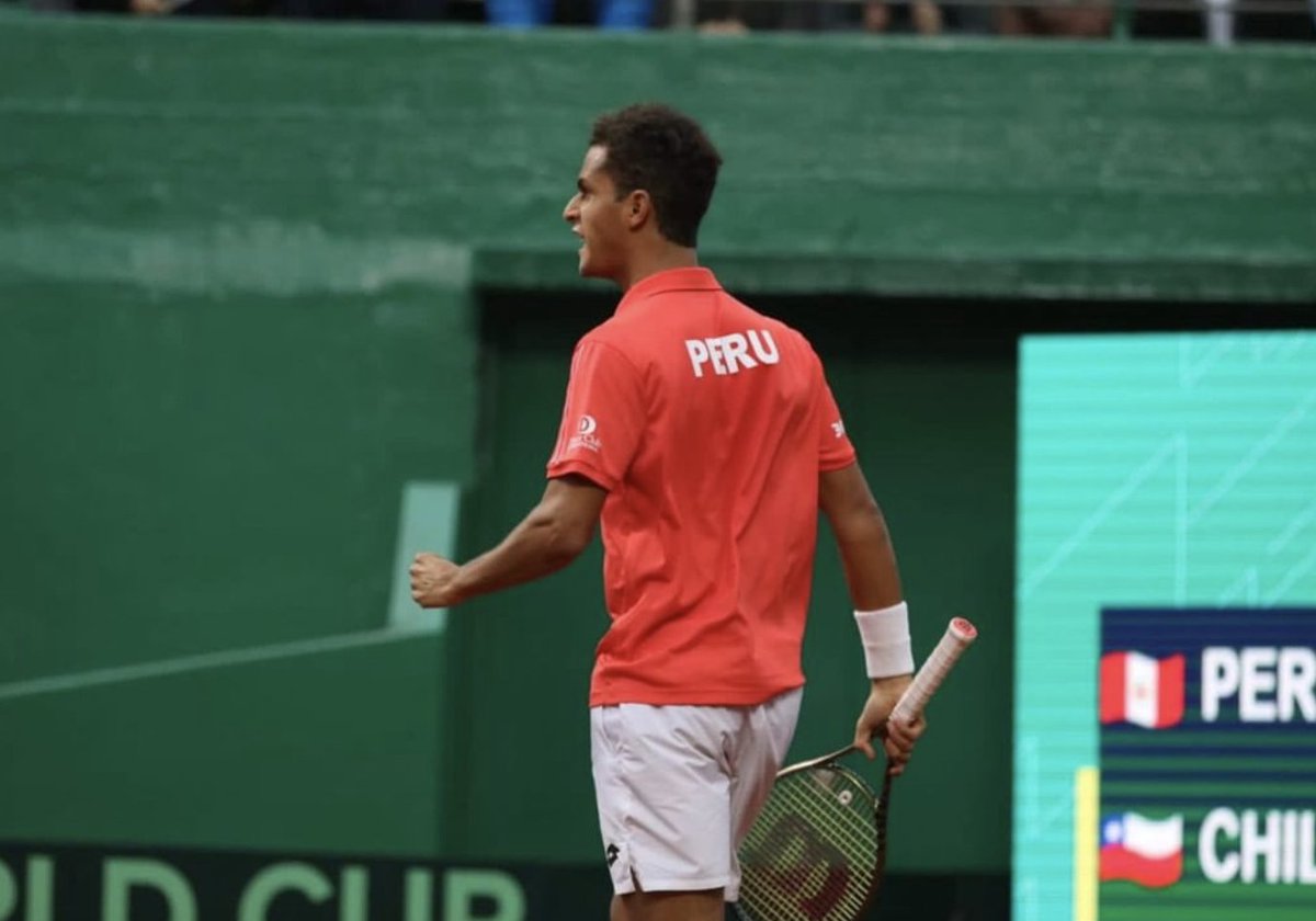 CopaDavis's tweet photo. ¡Varillas lo hizo! 🔥

@jpvarillas pone el 🇵🇪1️⃣-1️⃣🇨🇱 tras vencer a Nico Jarry por 7-6 1-6 y 6-4. ¿Quien se impondrá este domingo en Lima? 

#CopaDavis #byRakuten https://t.co/JSAE4cHTyW