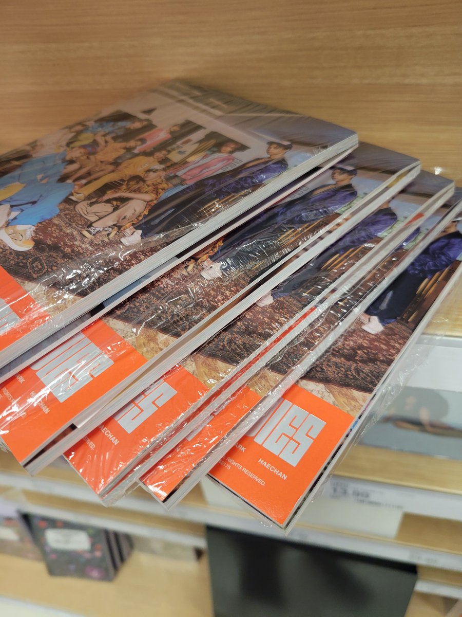 reignmyeon's tweet photo. Found some opened albums at Target all the pcs are taken.

PLEASE dont do this.

Whether youre an NCTzen or not its so fucking messed up.

#NCTzensTargetTakeover
#Buy2BaddiesUSA
#Stream2BaddiesUSA https://t.co/bqtkoIJCAd