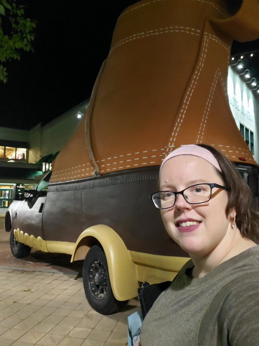 eeb31's tweet photo. I found the #BootMobile. Again.

And @LLBean took half my paycheck. https://t.co/O4roS9rkAR