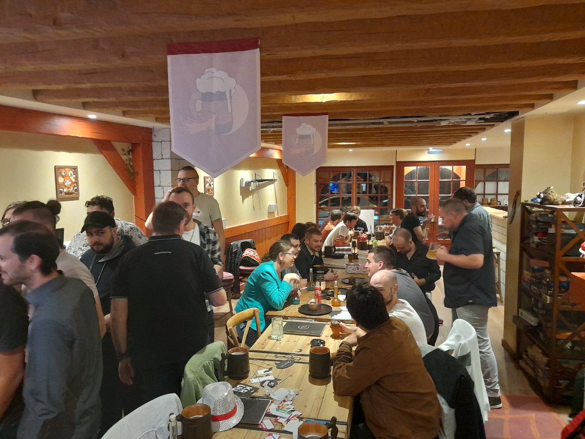 Ah ! <a href="/Alinea_ASMR/">Alinea 🌜</a> et sa commu qui viennent passer leur soirée IRL à la Taverne ! Ça a été que du fun du début à la fin 💫! Revenez quand vous voulez, la Taverne vous est ouverte ! On a passé nous aussi une très bonne soirée ! 😊👋

Mais soignez ce fétiche des pouliches please!😨