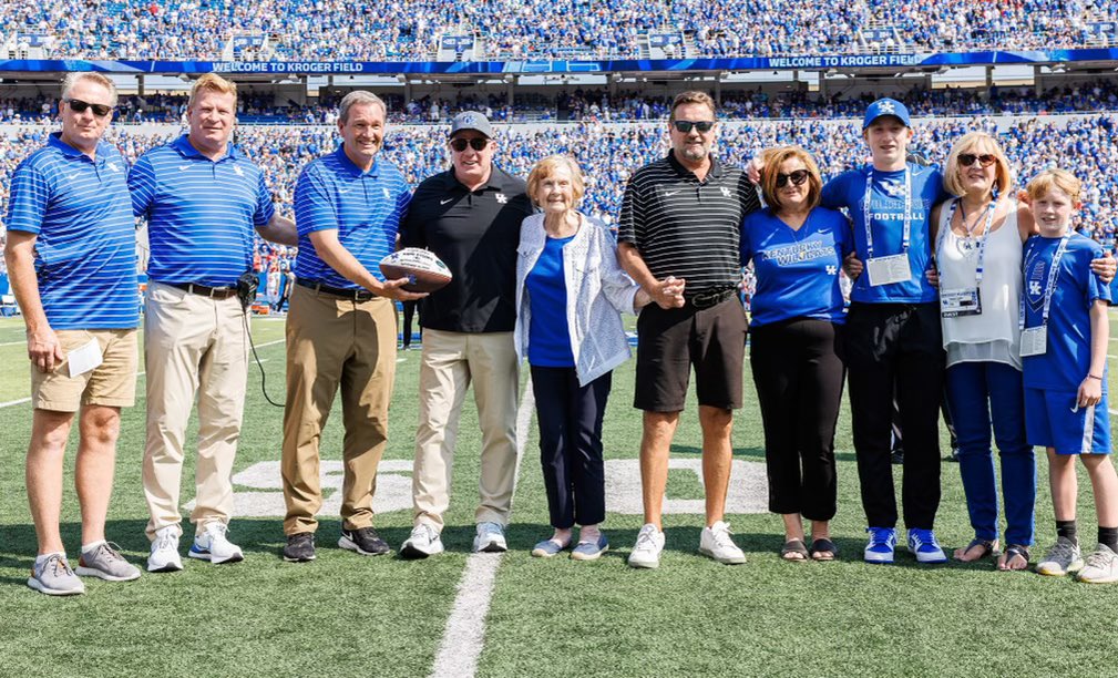Mark Stoops tweet media