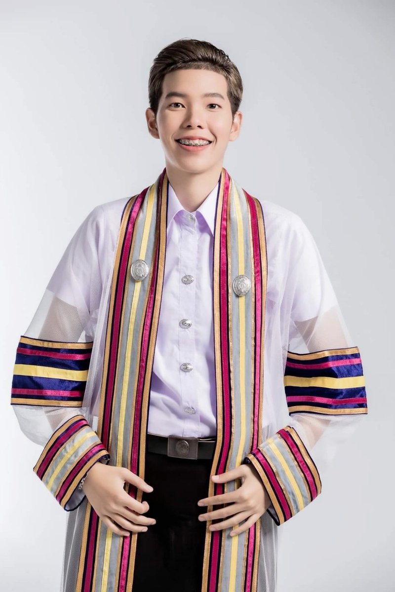 sawanglang's tweet photo. นี่แหละคือต้นปริญญาของฉัน #Congratsป๊ายปายโอริโอ้ https://t.co/HSoP7NRUO6