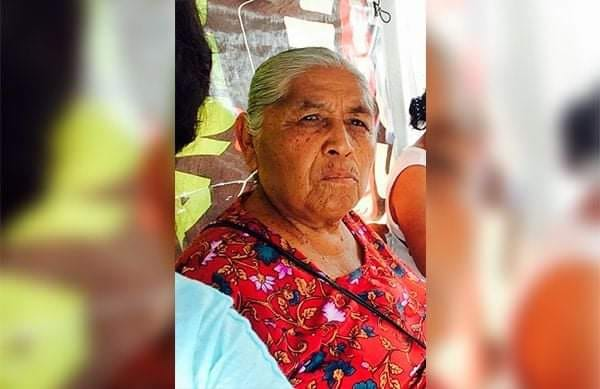 "Cuando voy al trabajo
pienso en ti,
por las calles del barrio
pienso en ti,
cuando miro los rostros
tras el vidrio empañado
sin saber quiénes son, donde van.
Pienso en ti,
mi vida, pienso en ti.
En ti, compañera de mis días
y del porvenir
de las horas amargas
y la dicha...