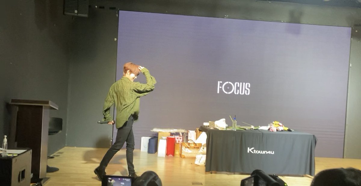 sungwoon_dari's tweet photo. The golden propertion *chef kiss* https://t.co/XEiZ66hr8e