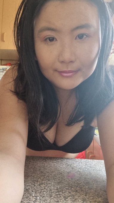 I'm live in 10 mins on https://t.co/r8eMfoA6E4 can't wait to see you xo https://t.co/JHTpTawYof