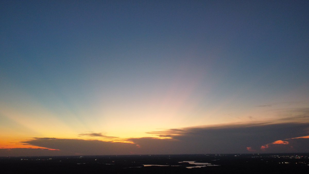 kcdroneshow's tweet photo. @bbcweather @weatherchannel @fox4wx @NWSKansasCity @glezak @NevilleKMBC @KarliRitter Back at it tonight. Those rays of sunshine look to be omitting from the home of college athletics, Lawrence, Kansas. #RCJH #LFK #InLanceWeTrust #Threeand0 https://t.co/AnbjW64alZ