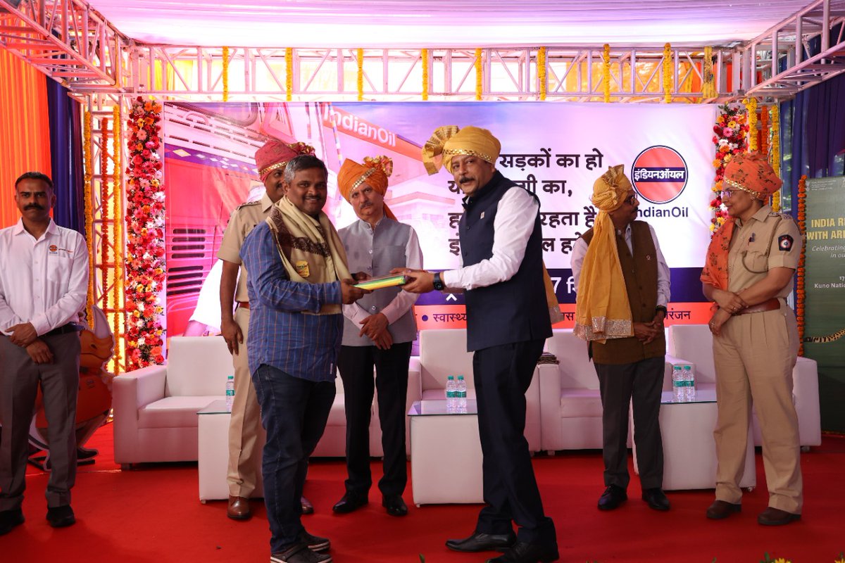 Driver's Day Celebration at M/s Vashi Petroleum under Mumbai II HUB in presence of ED(RS-SW)-HO, ED(RT)-HO, CGM (RS)-MSO, SFM MHSO and RTO Inspectors. Various Transporters and Drivers were felicitated for their uncoventional code of duties in serving the customers.