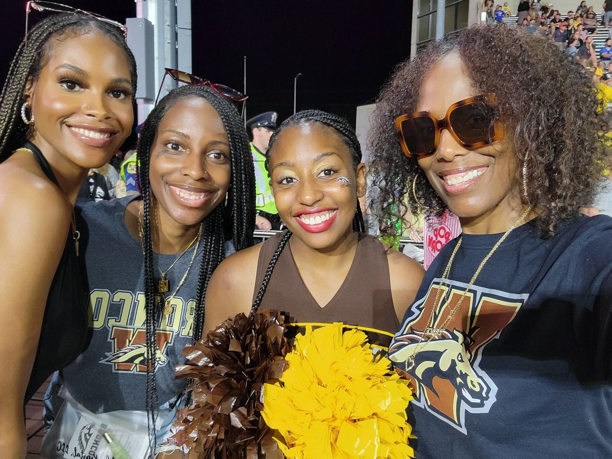 _Read2Lead's tweet photo. Let's Go Broncos
You Gotta Love the Cheerleaders💛🤎💛 #WMUGAMEDAY https://t.co/dOp2a3FAQG