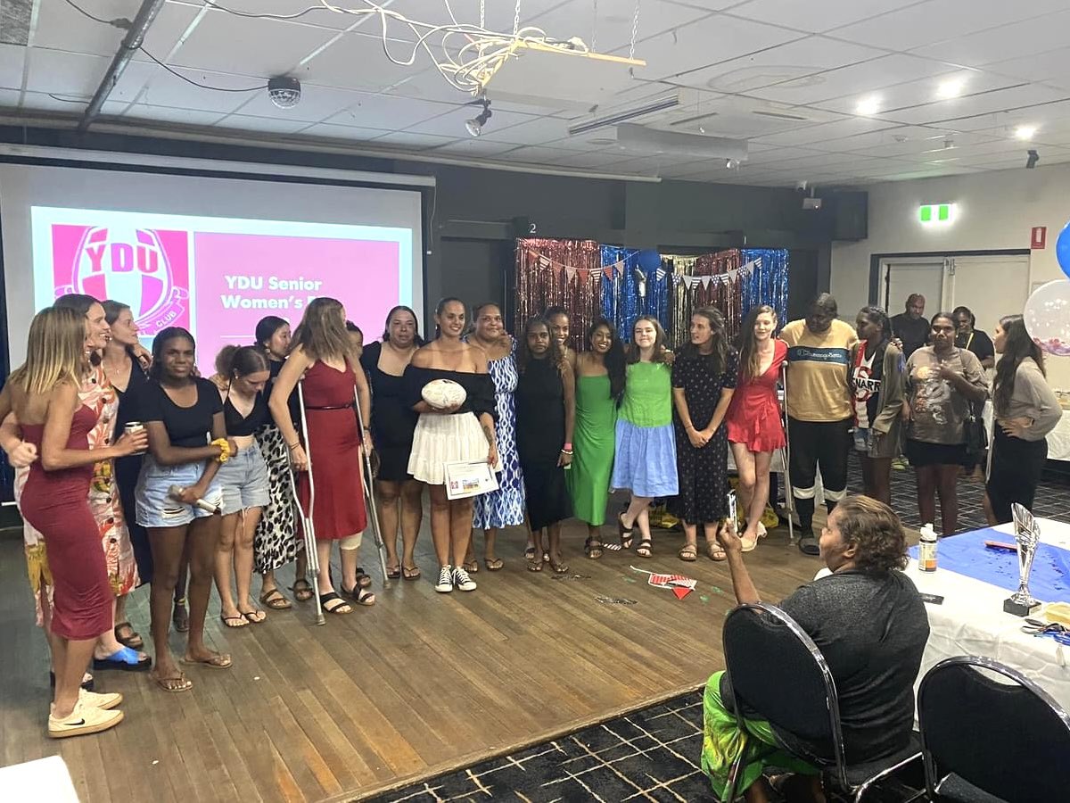 SteveEdgoMLA's tweet photo. The #YDU Women’s Team celebrated the 2022 season with their Presentation Night at the #TennantCreek Memorial Club.
Congratulations to all the award winners and thank you to the coach, #WhitneyRoe, all the players, and volunteers for a wonderful season of @AFLBarkly footy. https://t.co/ull261Ydvh