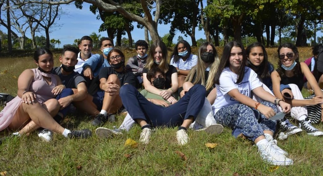 graci_abrams's tweet photo. Fijaré este tweet hasta que vuelva a ver a mis amigos https://t.co/43ppo7iwXR