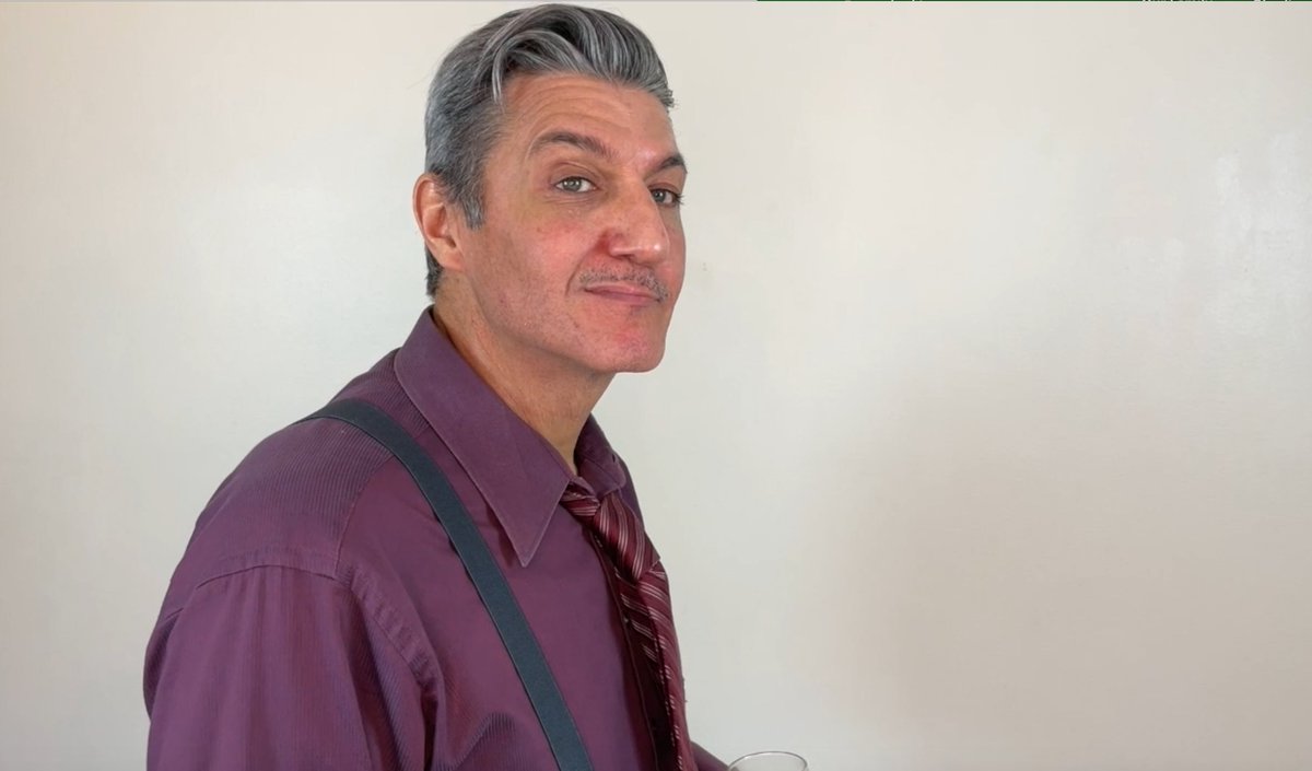 pjmarino1's tweet photo. ‼️SELF TAPE TIP‼️
You don't have to stay center frame. Know your good angles. Use them. I like my right side. In bar scenes for ex, I sometimes shift sideways, adding depth, and talk out of the side of my mouth. It's more interesting IMO. 
#ActorTip #Selftape https://t.co/rNYcjSdmRE
