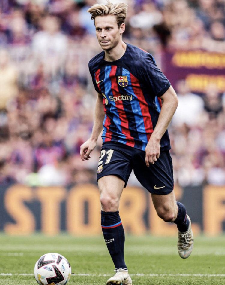 De Jong demuestra un partido más Que es el jugador que necesitamos para rotar con busquets sobretodo para partidos de ida y vuelta donde el rival permite contras y se repliega