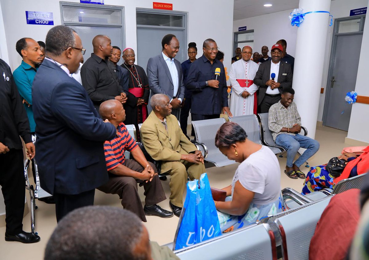 date_africa's tweet photo. 🇹🇿 Tanzania : Vice President Hon Dr. Phillip Isdor Mpango cutting the ribbon to mark the official launch of the Cancer Services Building at Bugando Regional Referral Hospital in Mwanza.
#utdaswahili #utdainfo #utdatanzania #utdaCancer_Services #utdacancer https://t.co/CDS9NndnoB