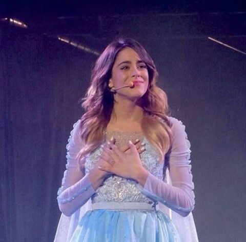iamforcoty's tweet photo. todo en esta vida, absolutamente TODO comienza con un sueño. @TiniStoessel 🤍😍 https://t.co/zQ7KWjmj0v