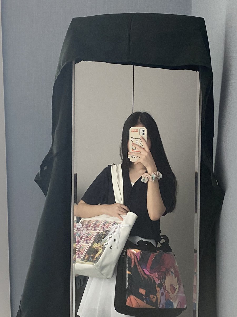 ppagsi1's tweet photo. 이렇게 매고 홍대 갑니당 만나면 인사해주세용🙈🫶 https://t.co/5gxsLZWKKa