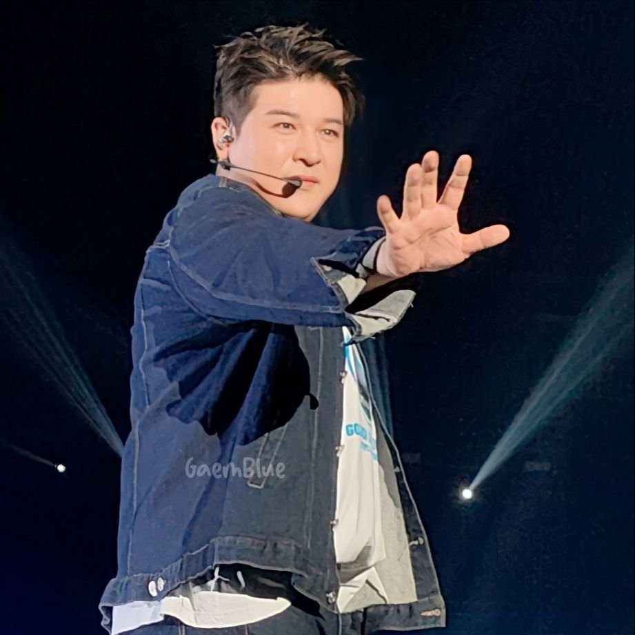 GaemBlue's tweet photo. 220917 
We Have Shindong  ♡

#SS9inJKT #SHINDONG #SUPERJUNIOR #슈퍼주니어 https://t.co/H128lKRQyt