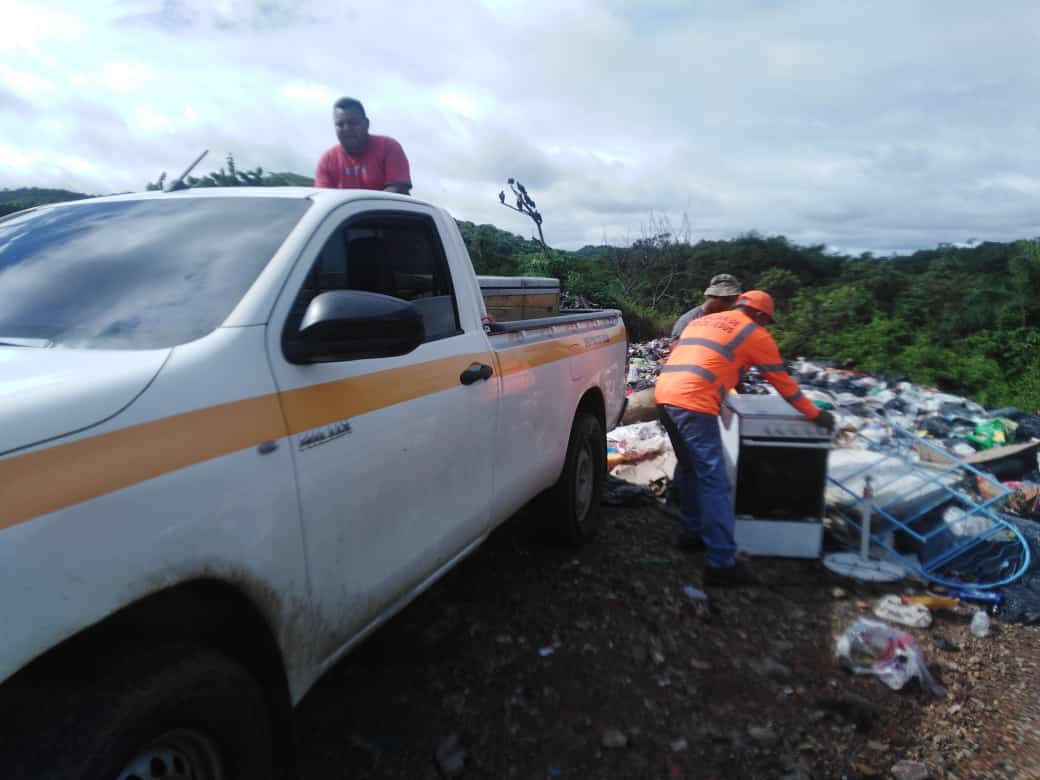 #RíoDeJesús | <a href="/MiAmbientePma/">Ministerio de Ambiente de Panamá</a> participa de la Jornada de Limpieza en el #WorldCleanupDay con el apoyo del Municipio de Río de Jesús recolectando más de 800 libras de desperdicios entre chatarra y basura. #WCD2022 #LetsDoItPanama #DíaMundialdelaLimpieza