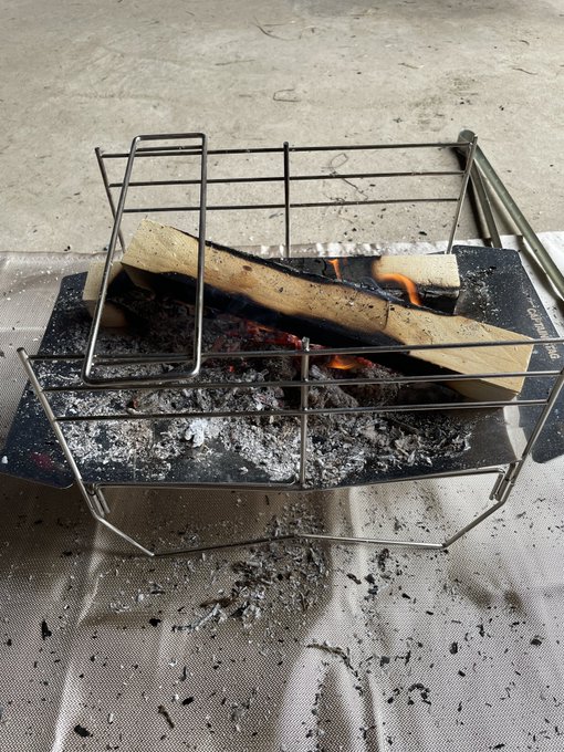 CAPTAINSTAGの焚き火台ってやつをためしている 