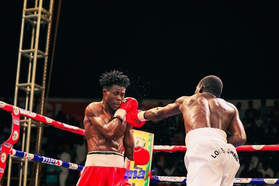 GhanaBoxing's tweet photo. Loren Japhet from Tanzania beats Tadja Woli Imoru Hanri from Benin to win the West African Boxing Union Championship
#DeluxyProfessionalBoxingLeague
#GBA
#MaxTV
#fightnight13 https://t.co/PMqtlcUYqp
