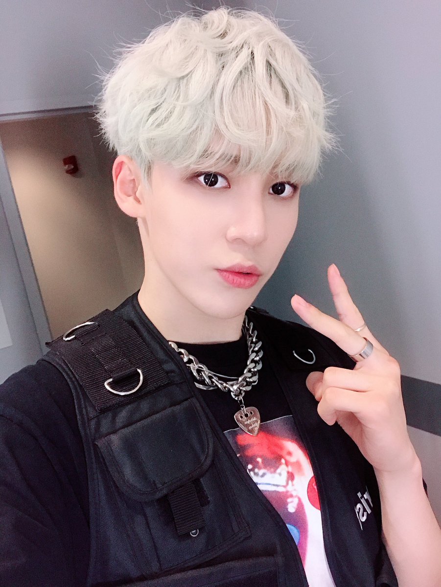 C8MPASS's tweet photo. debut sin debut y solo para decir que llevo horas del #ReviveRParty, nomás me falta ir a gritarle a mí esposa un #FeelmeObsession u obligarla a hacer stream a @AleXaMusicRp para terminar la noche de 10. ¿Yo? tremendo fan.

— #𝒉𝒚ō𝒈𝒂's playlist. https://t.co/SxfgPTfG1A