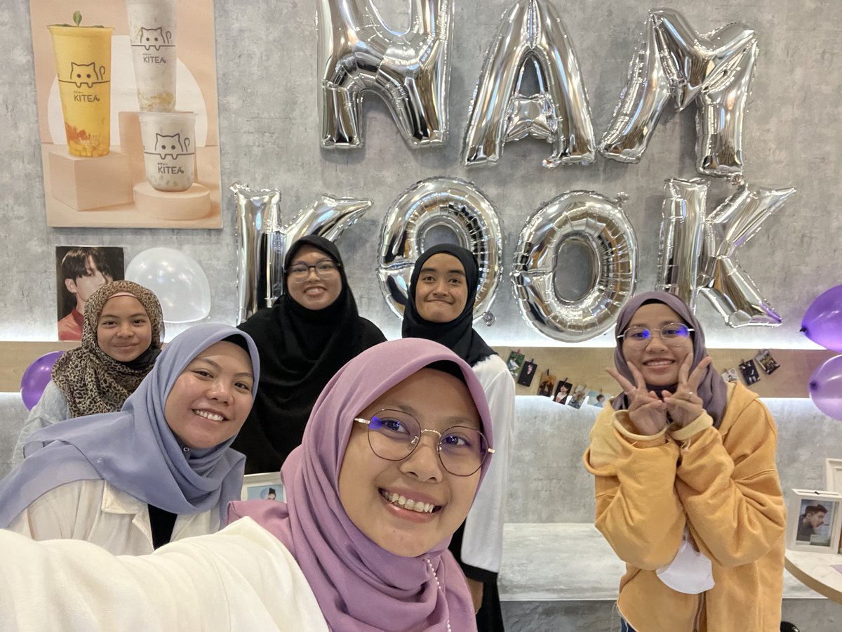 cupsleevePerak's tweet photo. Big thanks to my team
@lovelymochipjm 
@pykasyafika99 
@nrsyuuhadaa 

For helping me to manage the event.

The cupholder and cup sleeve sponsored by @heartland94_rm @Lovesince1997 @SweetLabyrinthe 

Till we meet again. https://t.co/npSHfmXC8T
