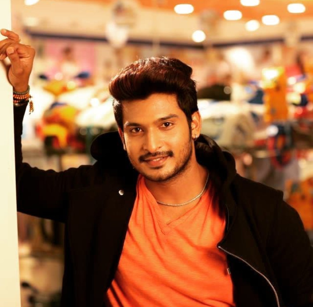 PramodFCMandya's tweet photo. 👉ನಮ್ಮ ನೆಚ್ಚಿನ ನಟ @pramodactor1 ಅಣ್ಣ🥰🤘❤️
#Bondravi #kannadafilm #kannadamovies #kannadasongs #premierpadmini #geethabanglestore #kannadastatus #rathanprapancha #kannadareels #englishmanja #alankaarvidhyrathi #bhuvanamgaganam https://t.co/4MIBe4FrZU