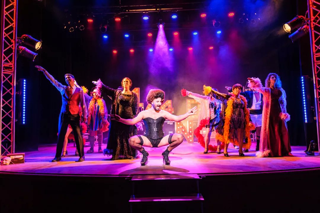 ESTRENATS! Ahir Un quart de Cent va obrir les portes. Avui a les 18h última oportunitat de gaudir-lo. Us esperem al Foment. <a href="/foment_i/">Foment Cultural i Artístic</a> @Cultura_MdR