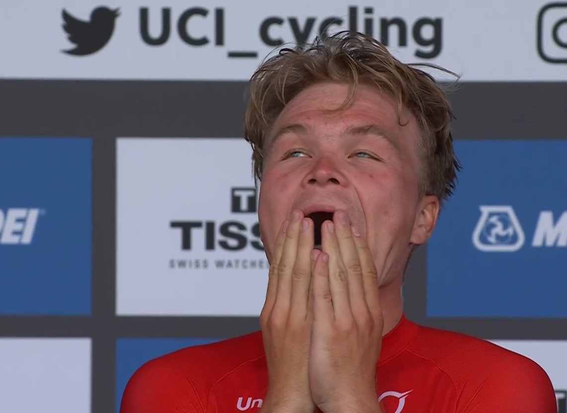 Cycling out of context tweet media