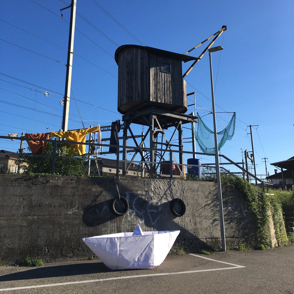 Una riflessione sul territorio dietro la stazione di Mendrisio. Un progetto di <a href="/USI_Accademia/">USI Accademia</a> e Città che ha visto lavorare fianco a fianco studenti e popolazione. Da scoprire oggi passeggiando (cartina in stazione). Informazioni: transversal-territory.org