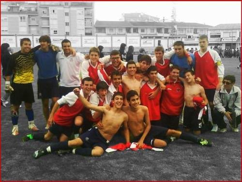 RomanAPF's tweet photo. Qué buenos momentos nos hiciste pasar. ¡Y lo que nos enseñaste! Gracias por todo Juan. DEP https://t.co/frr8SCOk2o