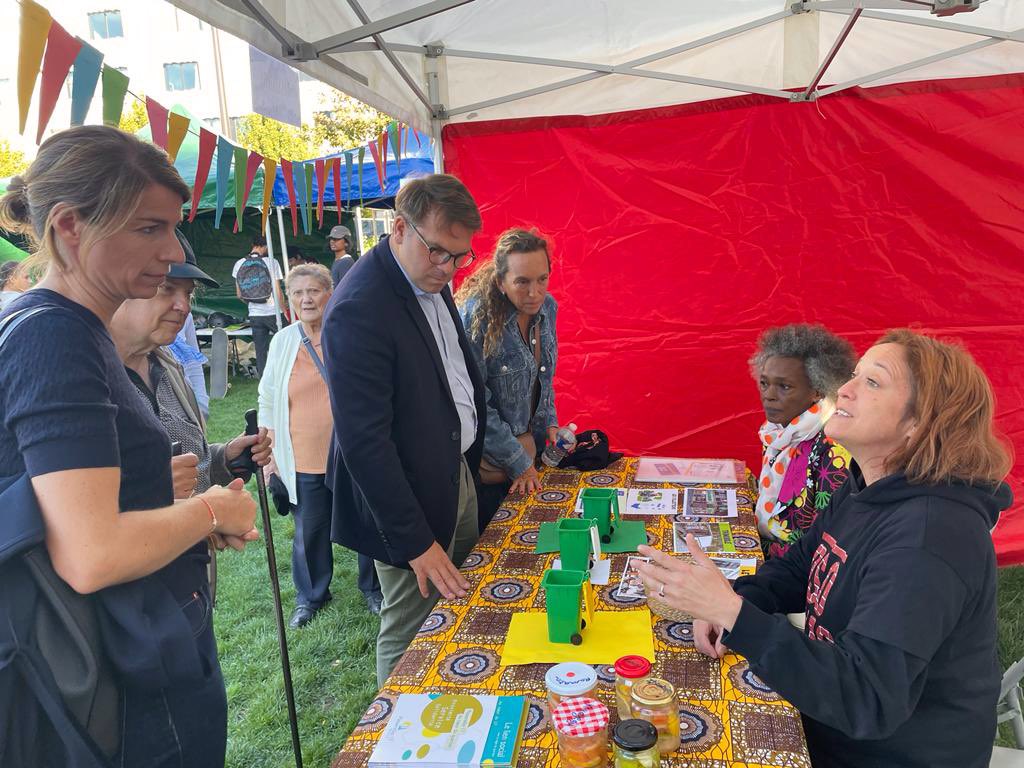 geoffroyboulard's tweet photo. 📍Fête de quartier organisée par le Centre social La Serre Pouchet avec le conseil citoyen, @cscefia et @sytteen17 : une belle affluence qui a réuni plusieurs centaines d’habitants.
👌Une belle organisation #PSOThug 🎤
👥 @adlmorandiere @jamilaserfati @H_Charp @Alix_Bougeret https://t.co/3sZEWXjH4l