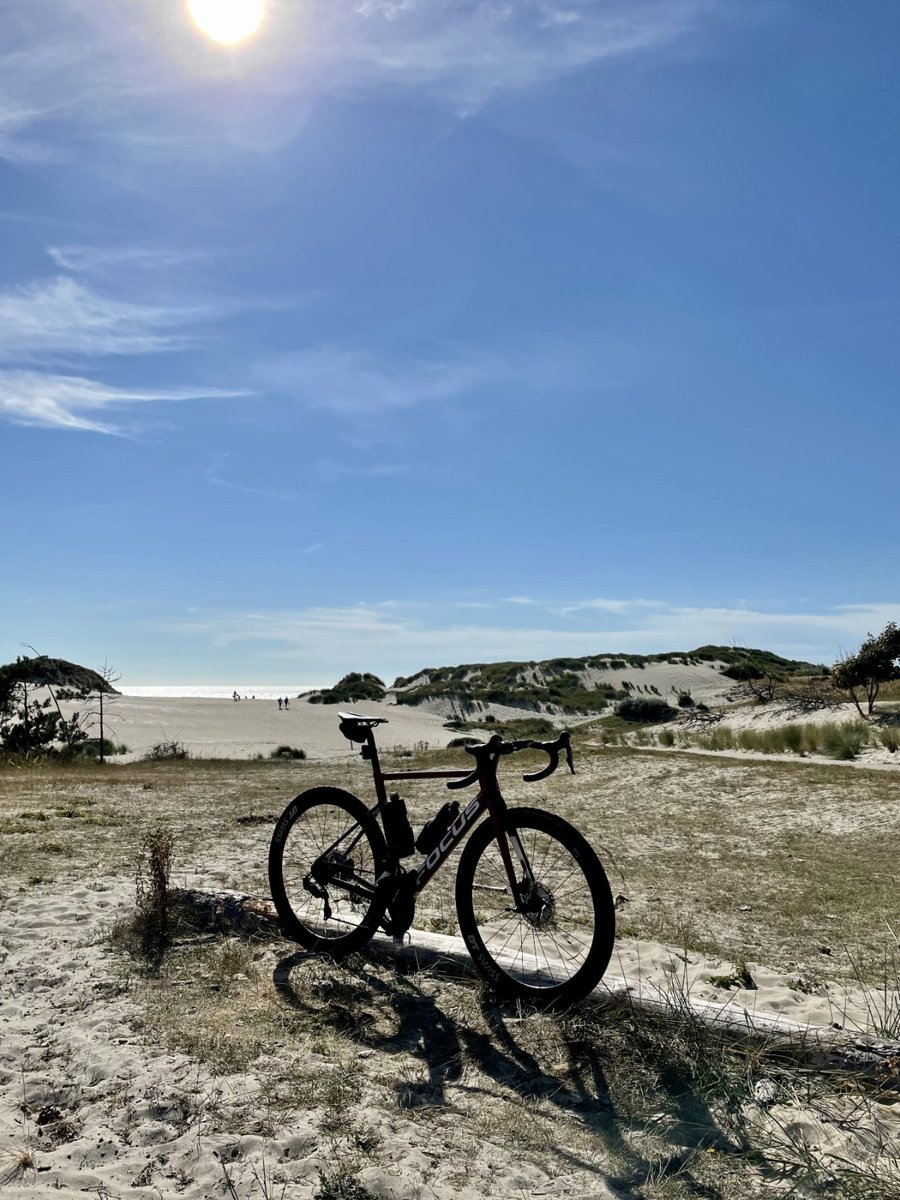 We think there's nothing better than a Sunday ride. What is your destination today?

#focusbikes #ridetogether #ridebeyond #roadbike #roadcycling #roadslikethese #granfondo #roadadventure #roadexplorer #aero #izalcomax #focusizalcomax