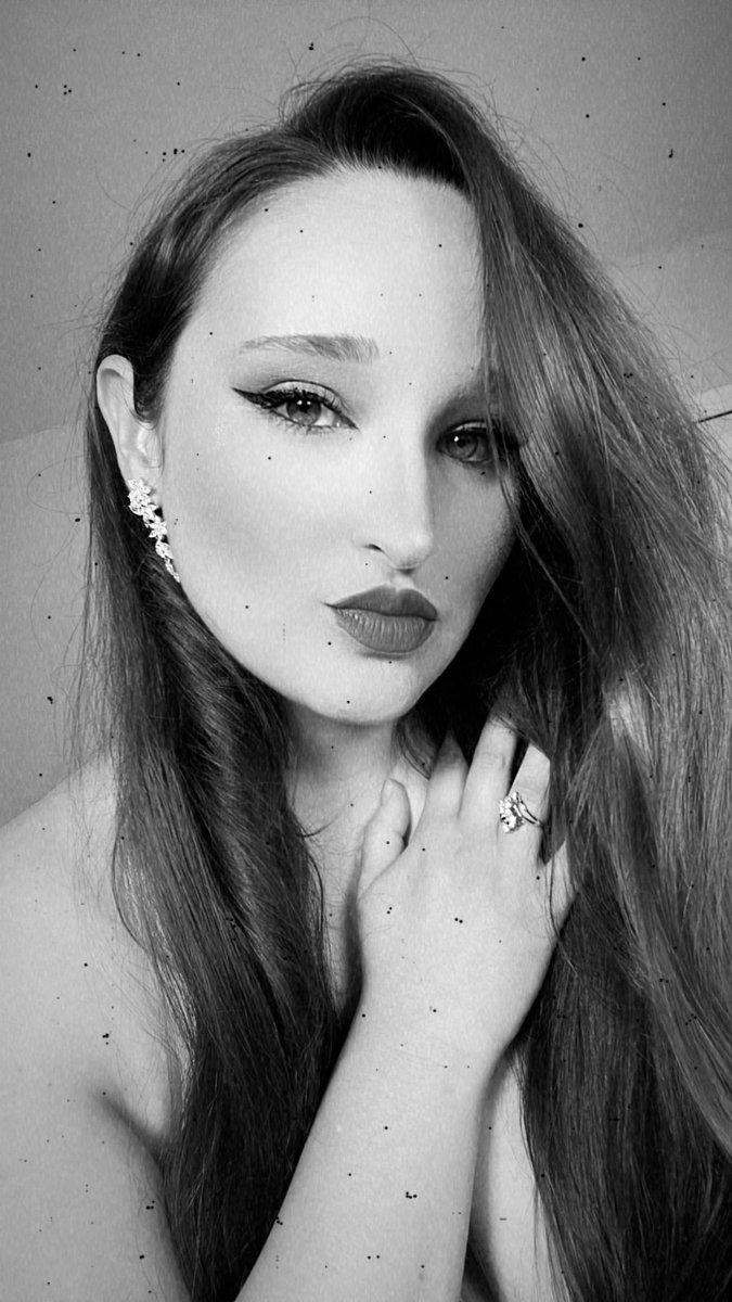 Alexandria the Red on Twitter: "🖤🤍"