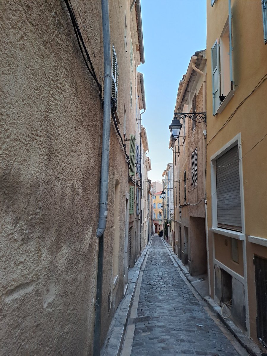 MRoffinella's tweet photo. #Hyères #CentreAncien #CoeursDeVille #photography
Ces rues du Centre ancien d'Hyères que j'aime tant.
©MartineRoffinella https://t.co/e0jAzbUyWE