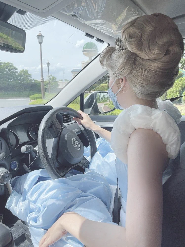 2022年のシンデレラは自分でかぼちゃの馬車を運転！