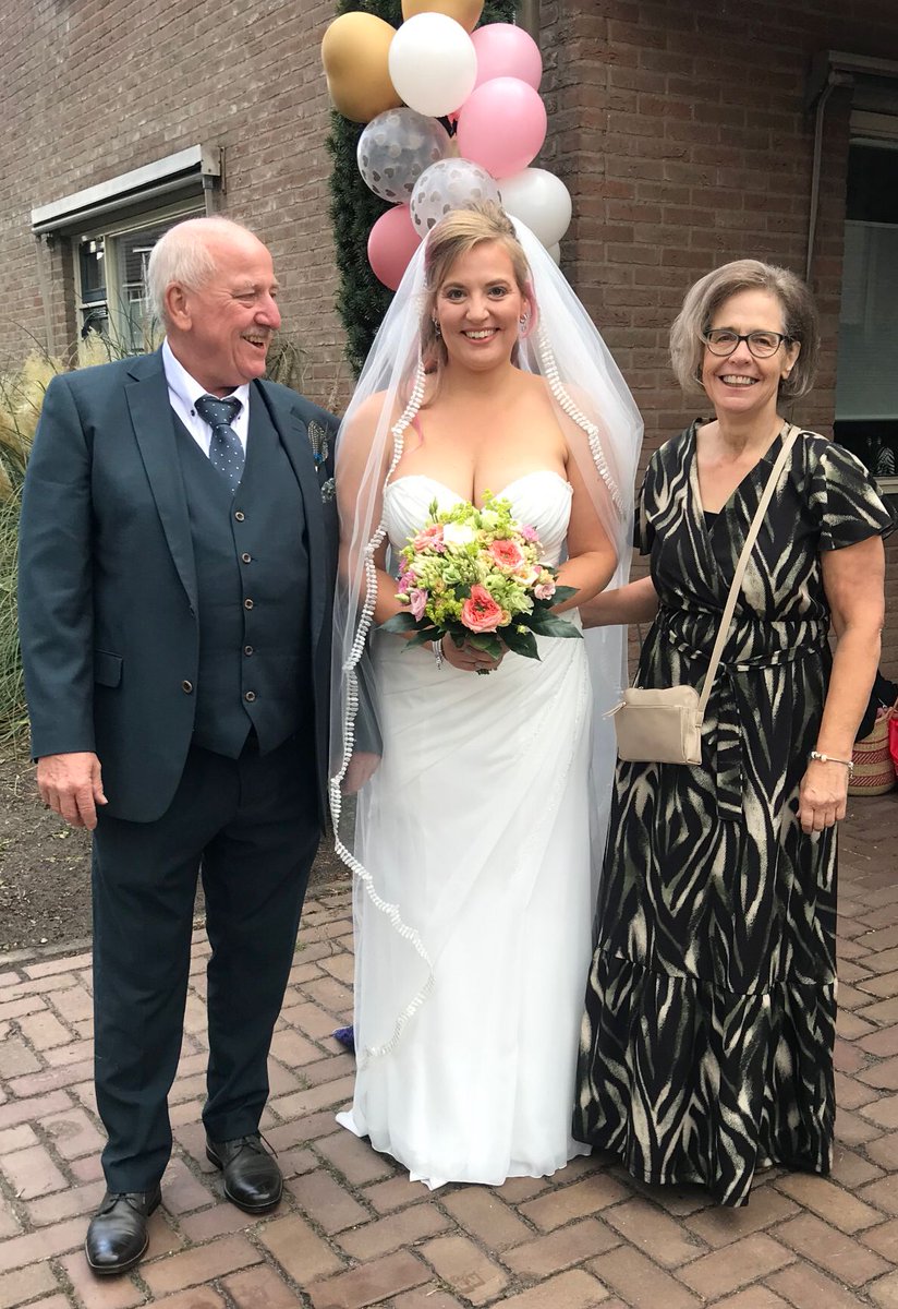 DesIngez's tweet photo. And there we have it. What an amazing day it was. #mr and #mrs #Hlase 💕
I married my best friend, my joker, my partner for life. #wedding https://t.co/4GbPIES6Qp