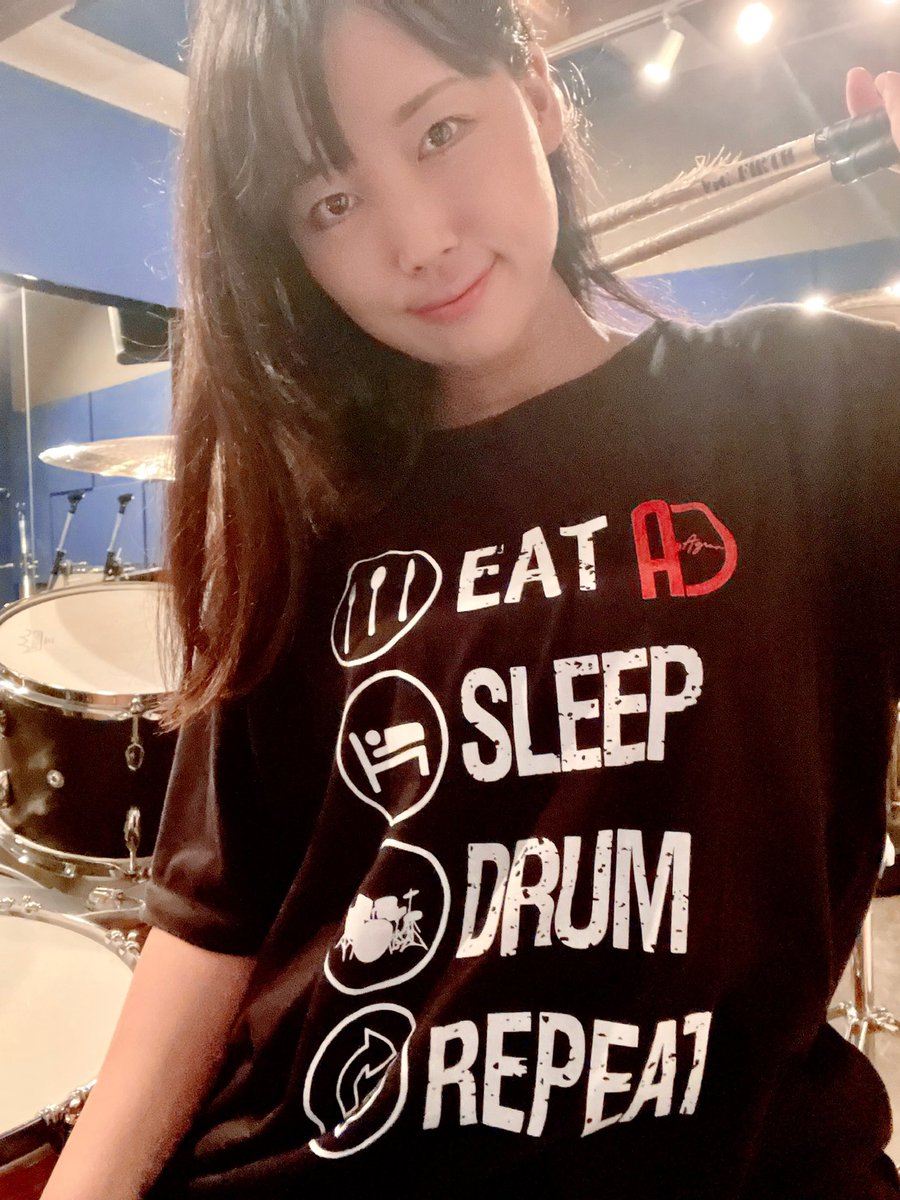 tohko_ds's tweet photo. 今日もやっとるでー🥁
このTシャツかわいい！
#ageancymbals https://t.co/8W8Ky2nIcY