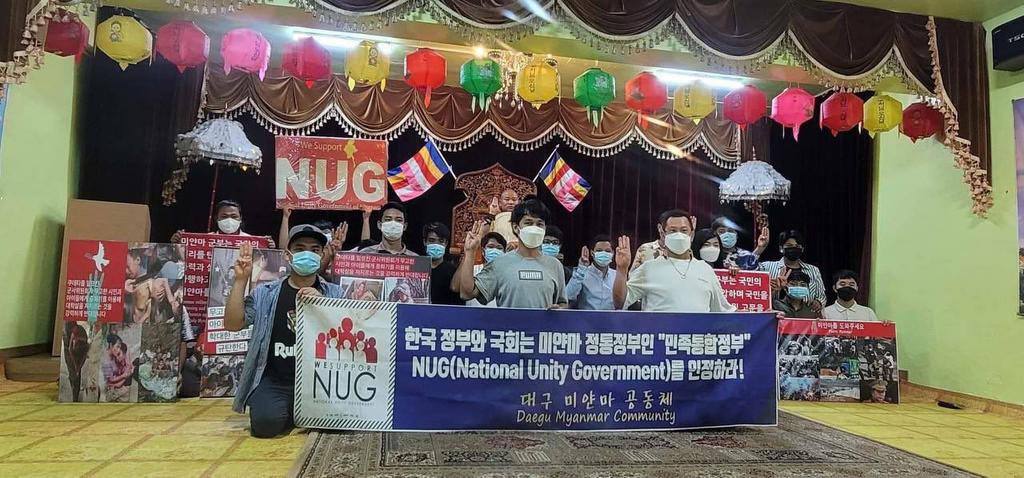 darnimkt's tweet photo. Scenes from an anti-dictatorship movement led by Daegu Sayadaw in Osan,South Korea today.   #2022Sept18Coup #CivilianCasualtiesByJunta #WhatsHappeningInMyanmar https://t.co/nowI6VsWP5