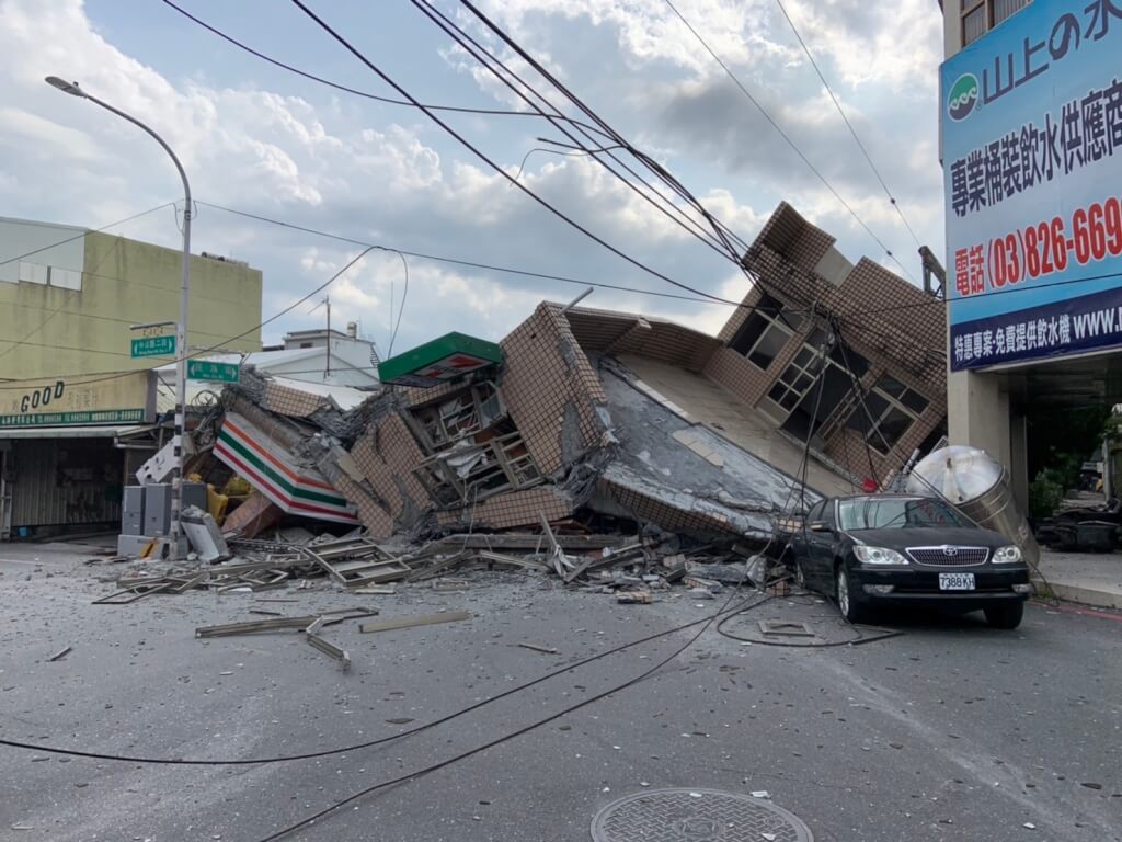 Taiwan News on X: "Taiwan's southeast struck by large earthquake of 6.8  magnitude on Sunday, quakes of the past 18 hours may have been precursors  to the 2:44 pm quake, says CWB.