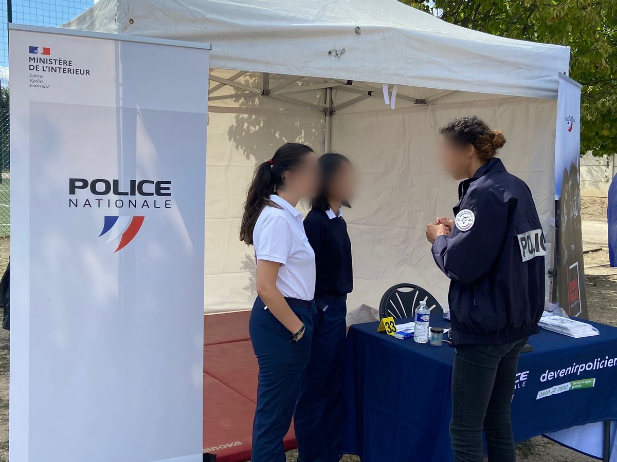 RaidAventureRAO's tweet photo. Hier le #Prox était à @VilledeDrancy. A nos côtés pr cette journée des #jeunes du @snujemengage et nos collègues de l'#UPREC de @PoliceNationale. Merci à @AudeLagarde Maire de la ville pr être venue à la rencontre des #policiers et #habitants. Rdv le 9 octobre à nouveau à Drancy https://t.co/gZLpQC52uv