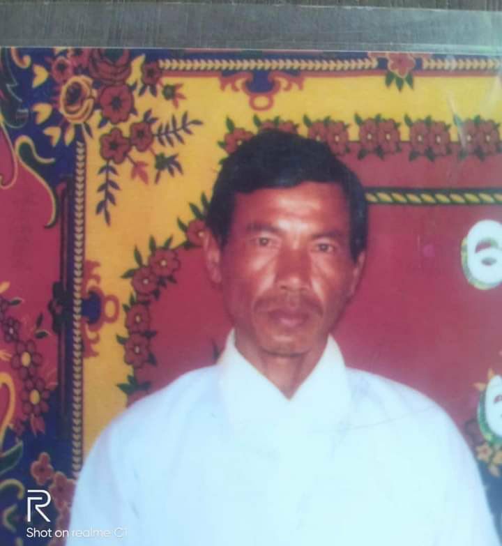 darnimkt's tweet photo. Myanmar SAC Terrorists arrested U Htun Chit, 58, from his home in ChaungKauk ward of Rakhine State's Taungup township at around 2am on Sep 18.   #2022Sept18Coup #CivilianCasualtiesByJunta #WhatsHappeningInMyanmar https://t.co/H5IDGa7Gku