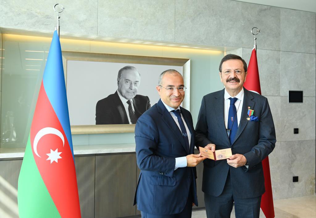 RHisarciklioglu's tweet photo. Türkiye-Azerbaycan ekonomik ilişkilerine katkı ve girişimcilik projelerimiz nedeniyle şahsımı "Dostluk Nişanı" ile onurlandıran Azerbaycan Cumhurbaşkanı Sn. İlham Aliyev'e Türk iş dünyası adına şükranlarımı sunarım.
Nişanı veren Ekonomi Bakanı @MikayilJabbarov’a teşekkür ederim. https://t.co/kyqzZMQwxt