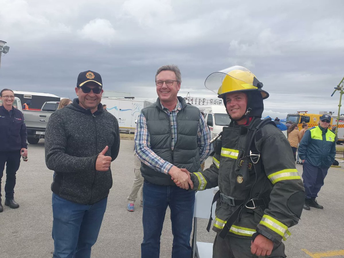 Mayor Dirk Kotze tweet media