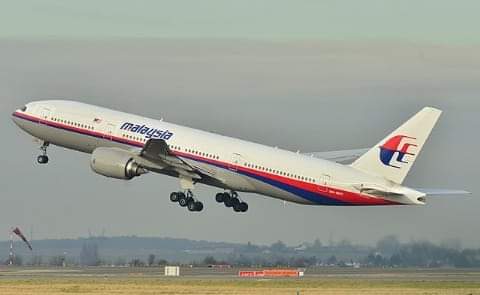 TapiwaMunjoma's tweet photo. This bird, a Boeing 777-200ER, belonging to Malaysia Airlines, with registration 9M-MRO, disappeared 8 years ago while performing flight MH370 to Beijing. One the most technologically advanced birds  in service. The greatest aviation mystery of all time. https://t.co/7pGgZrNMyW