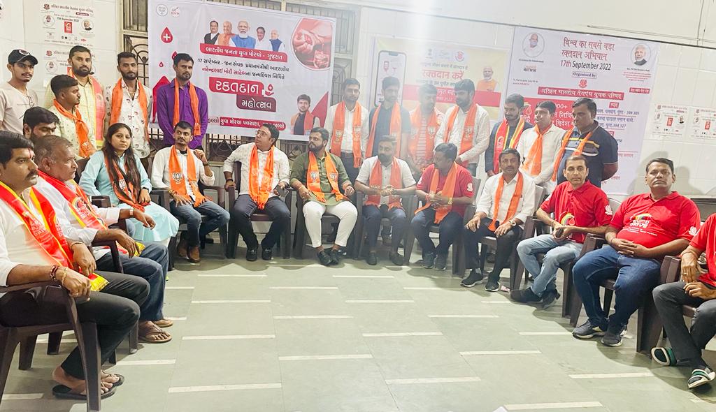 BhavikaGhoghari's tweet photo. સુરત જિલ્લાના ચલથાણ ખાતે પલસાણા/ચોર્યાસી યુવા મોરચા દ્વારા બ્લડ ડોનેશન કેમ્પમાં @BJYM4Gujarat ના પ્રભારી શ્રી @manish_singhIND જી,પ્રદેશ મહામંત્રી શ્રી @IshantSoni17 જી, @BJYM4Surat ના અધ્યક્ષ શ્રી @JubinBjp ,જિલ્લા-તાલુકા યુવા મોરચાના હોદ્દેદારો ઉપસ્થિત રહ્યા #HappyBdayModiji https://t.co/JzjC8fRqci