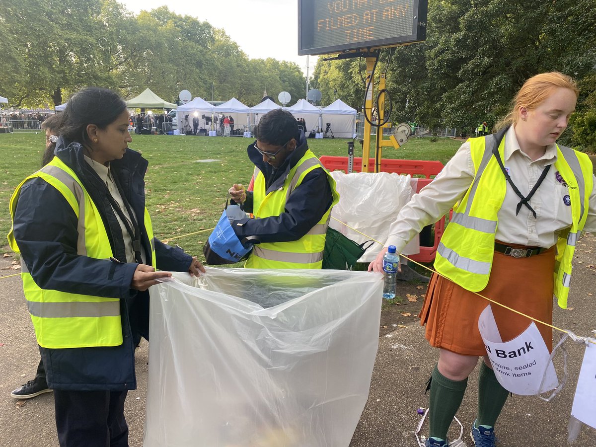 .<a href="/scouts/">Scouts</a> collecting food from the queue for shelters and food banks.