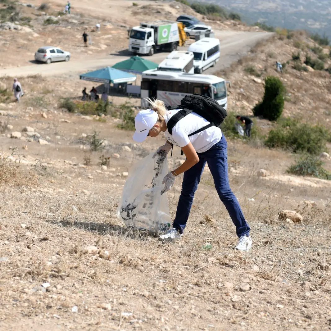 EKOLOGmersin's tweet photo. EKOLOG Derneği olarak Yenişehir Belediyesi ve JCI Mersin temsilciliğinin organizasyonu ile  Dünya Temizlik Günü'nde Gelincik Tepesi'nde yapılan çalışmaya katkı sunduk.

#ekologderneği #temizcevre #abdullahözyiğit #teçev #yenişehirbelediyesi #jcimersin #cmomersinsube https://t.co/WjvNpmRw3f
