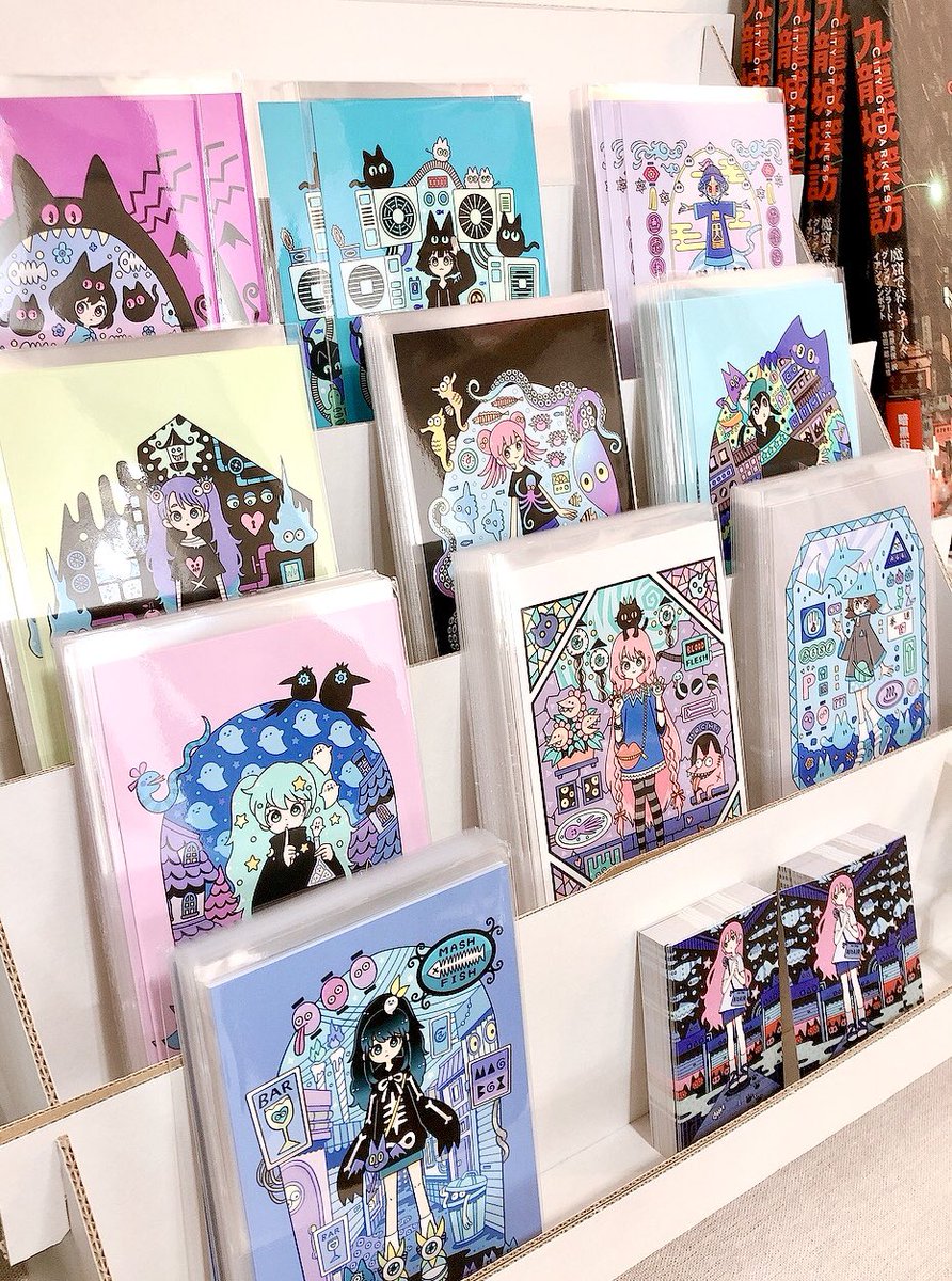 まぐさんの個展行ってきた〜!!!まぐワールドを全身で浴びれるムチャムチャカワイイ空間😹🐙👻💙💗 https://t.co/9uk319kvvw 